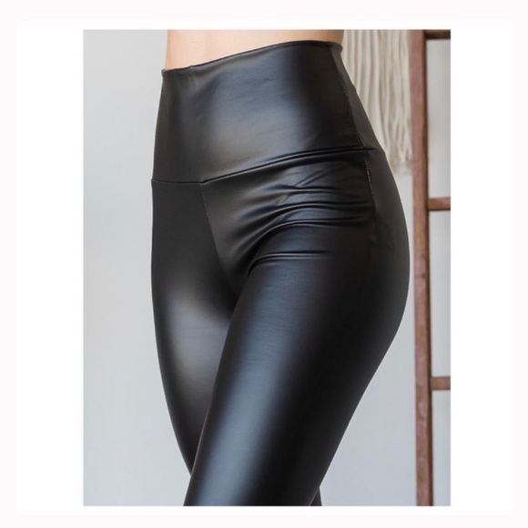 đź–¤VEGAN BLACK FAUX LEATHER LEGGINGSđź–¤Size Small - Picture 3 of 5